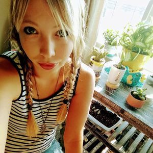 Meet your Posher, Elise